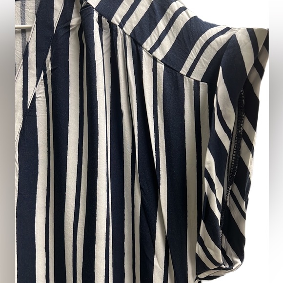 Gap, 100% Rayon/Viscose, Lounge, Roll Sleeves Dress, Blue/White, Size Medium - Picture 3 of 7